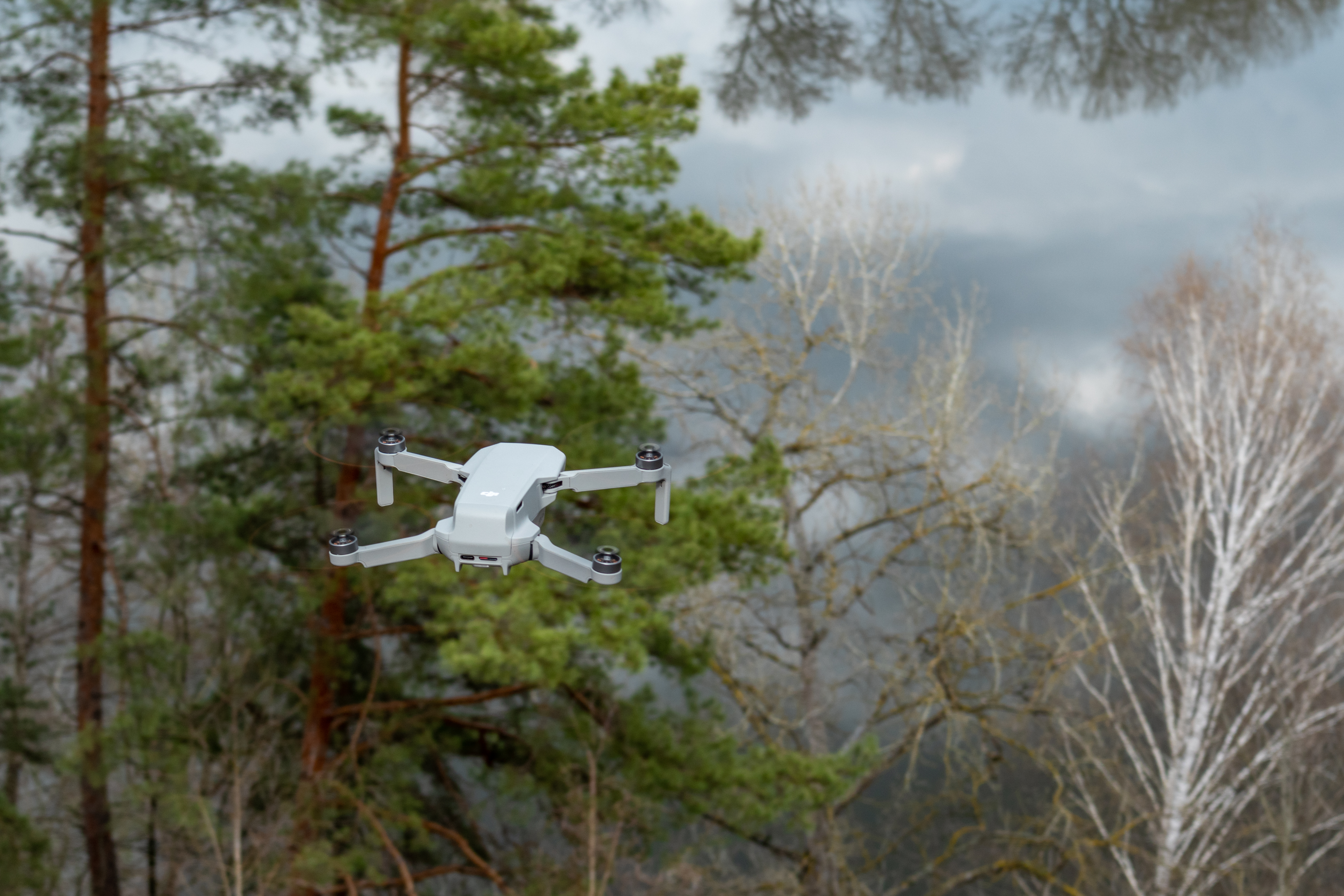 Drone inspeccionando infraestructura